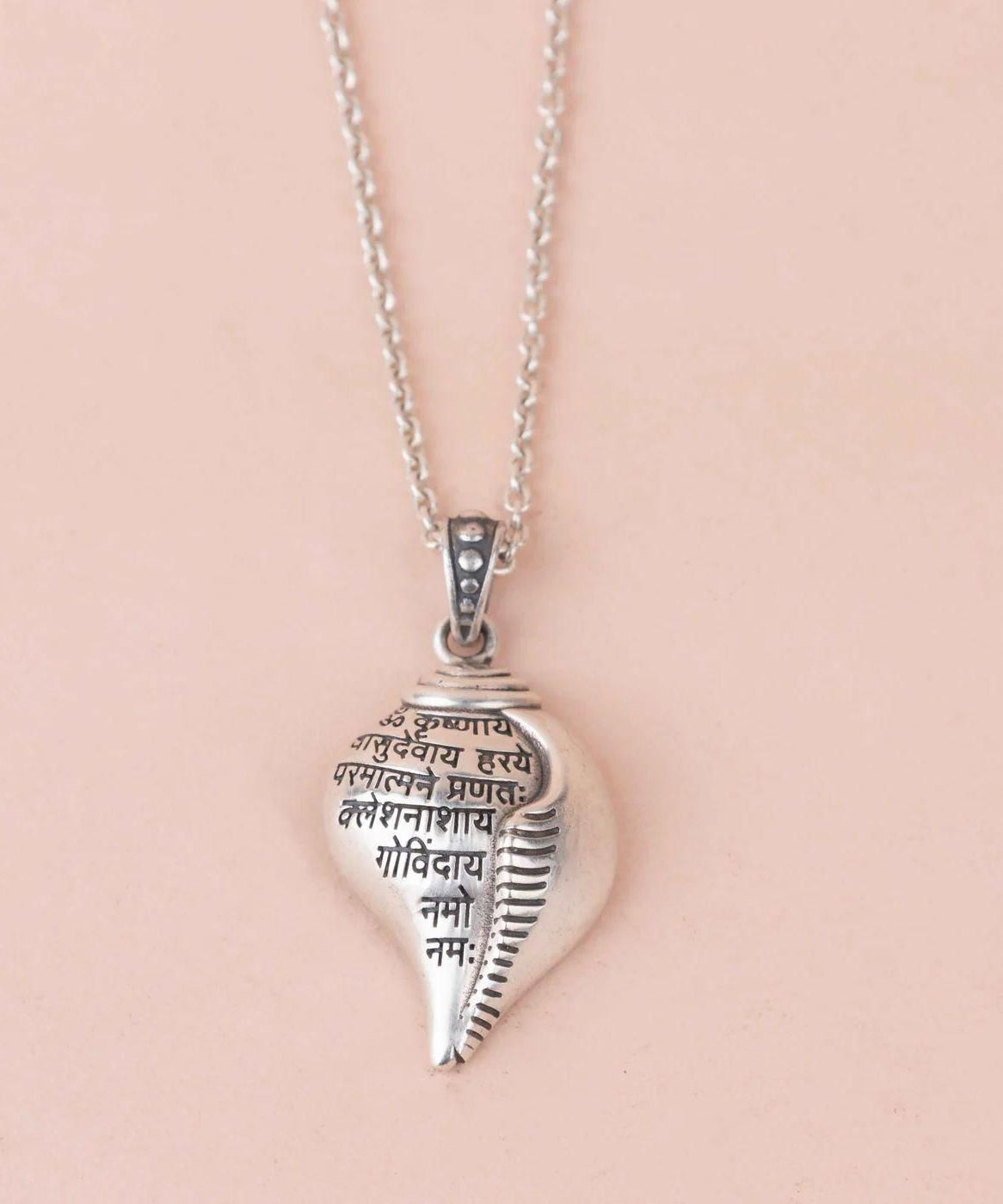 Shri Krishna Shankha Pendant with Chain