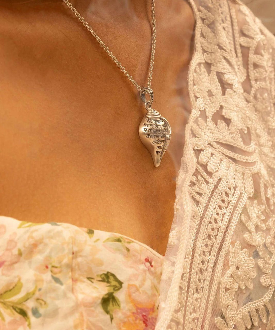 Shri Krishna Shankha Pendant with Chain