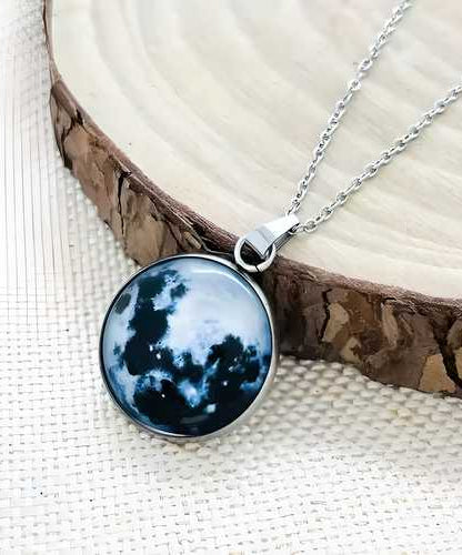 New Glowing Moon Necklace