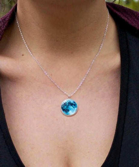 New Glowing Moon Necklace